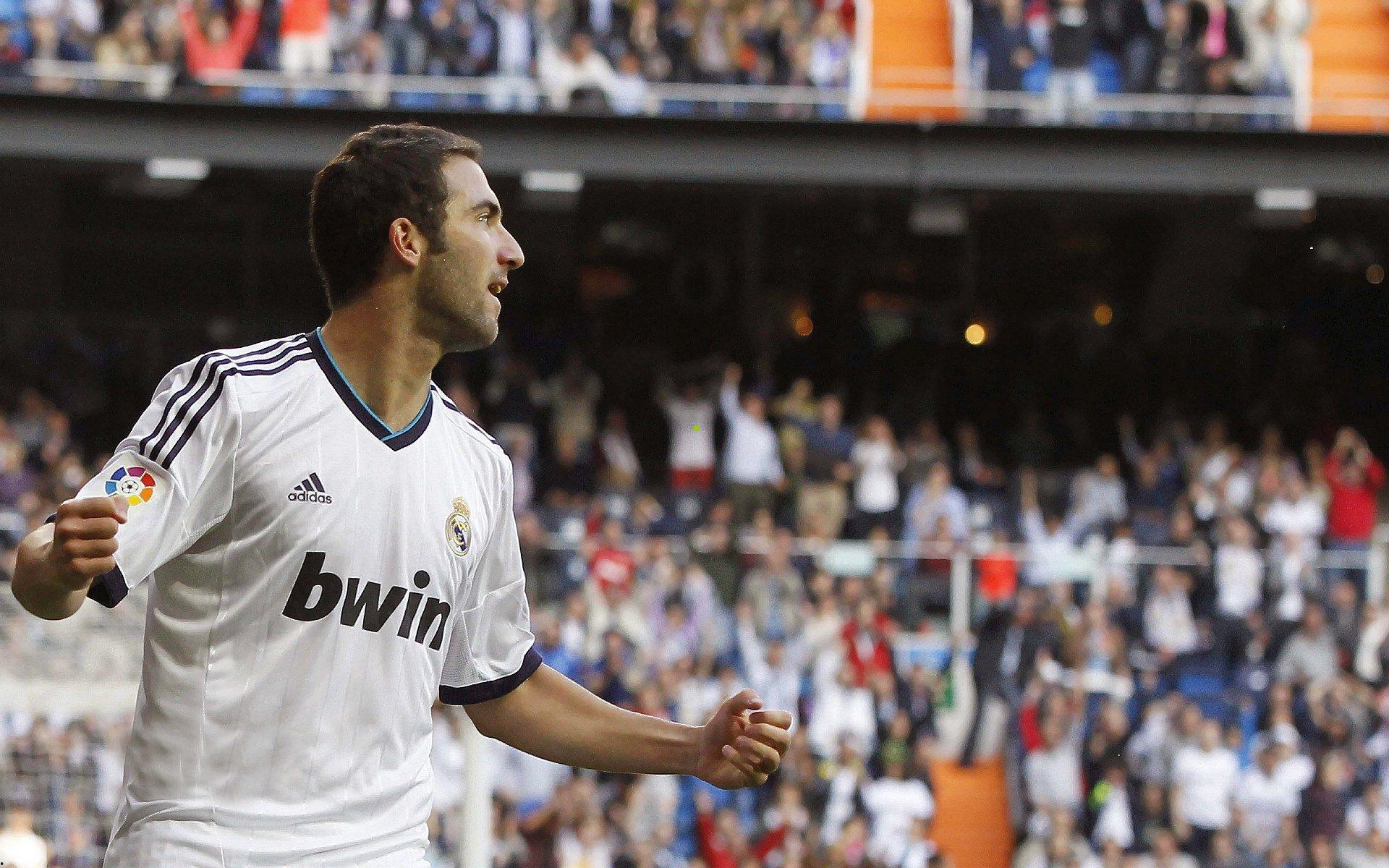 帕森斯预言新星崛起，里夫斯本赛季数据或将超越詹姆斯，湖人内部格局面临重塑